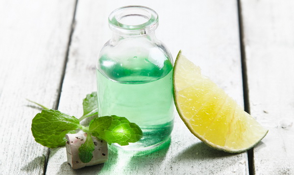Cool and refreshing mint essential oil